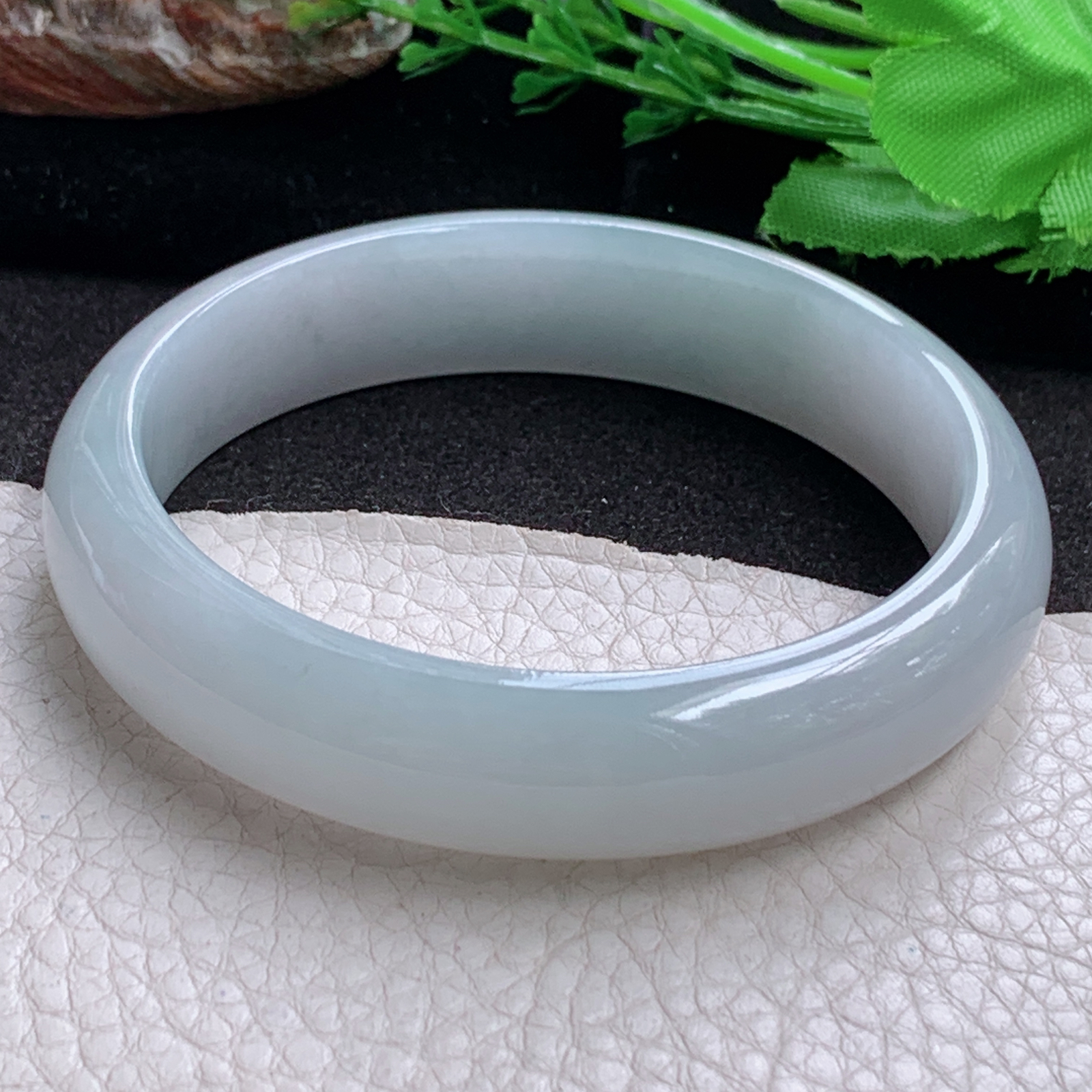 ll大圈口63*15*8.6轮胎镯 天然缅甸翡翠玉手镯 浅绿胶感正圈玉手环