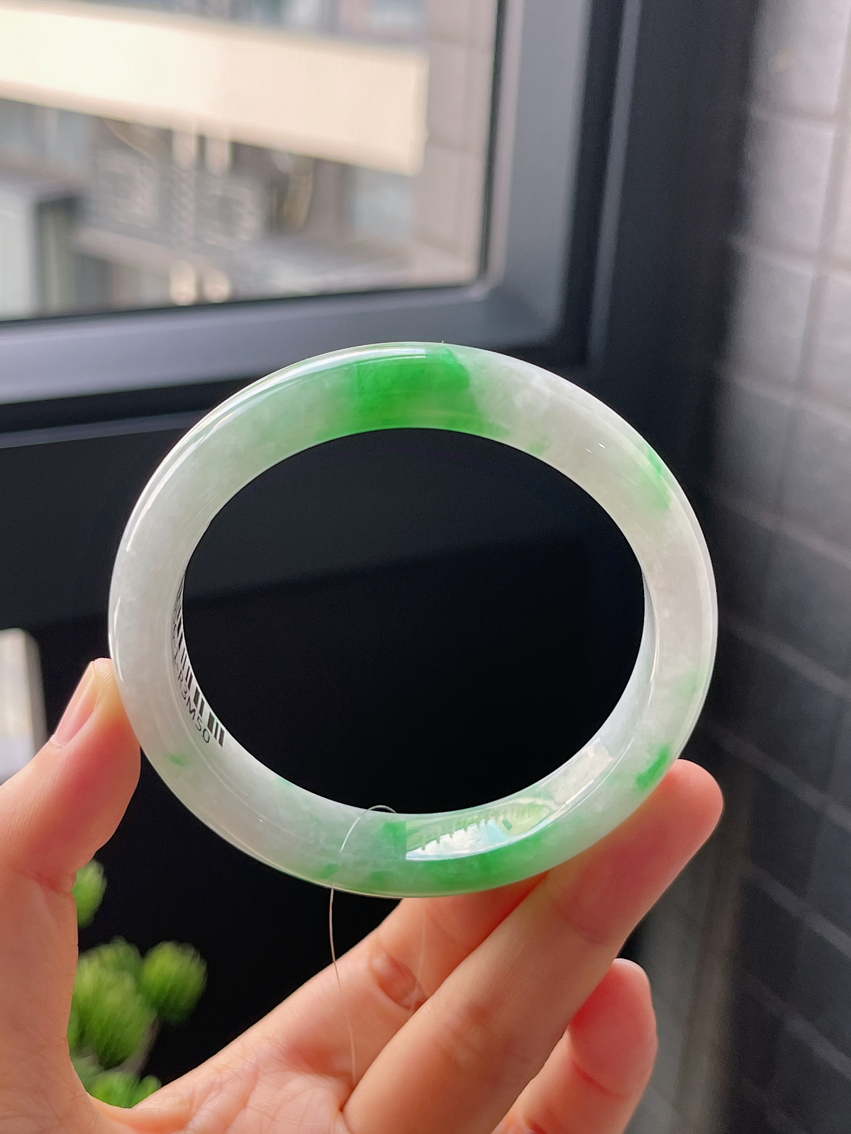 正圈57圈口，翡翠糯化种飘绿手镯