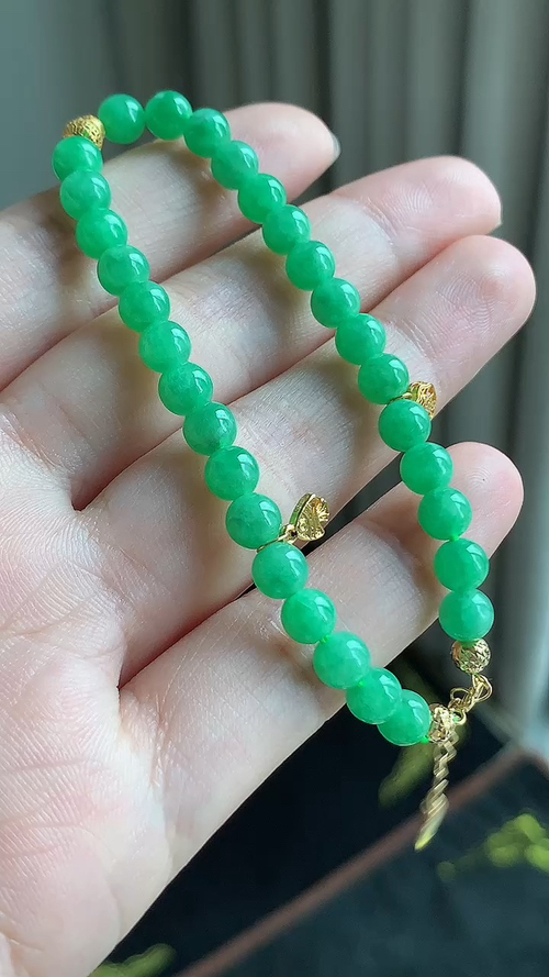 ️天然翡翠，珠链手串，果绿色，18k金尺寸5.4
