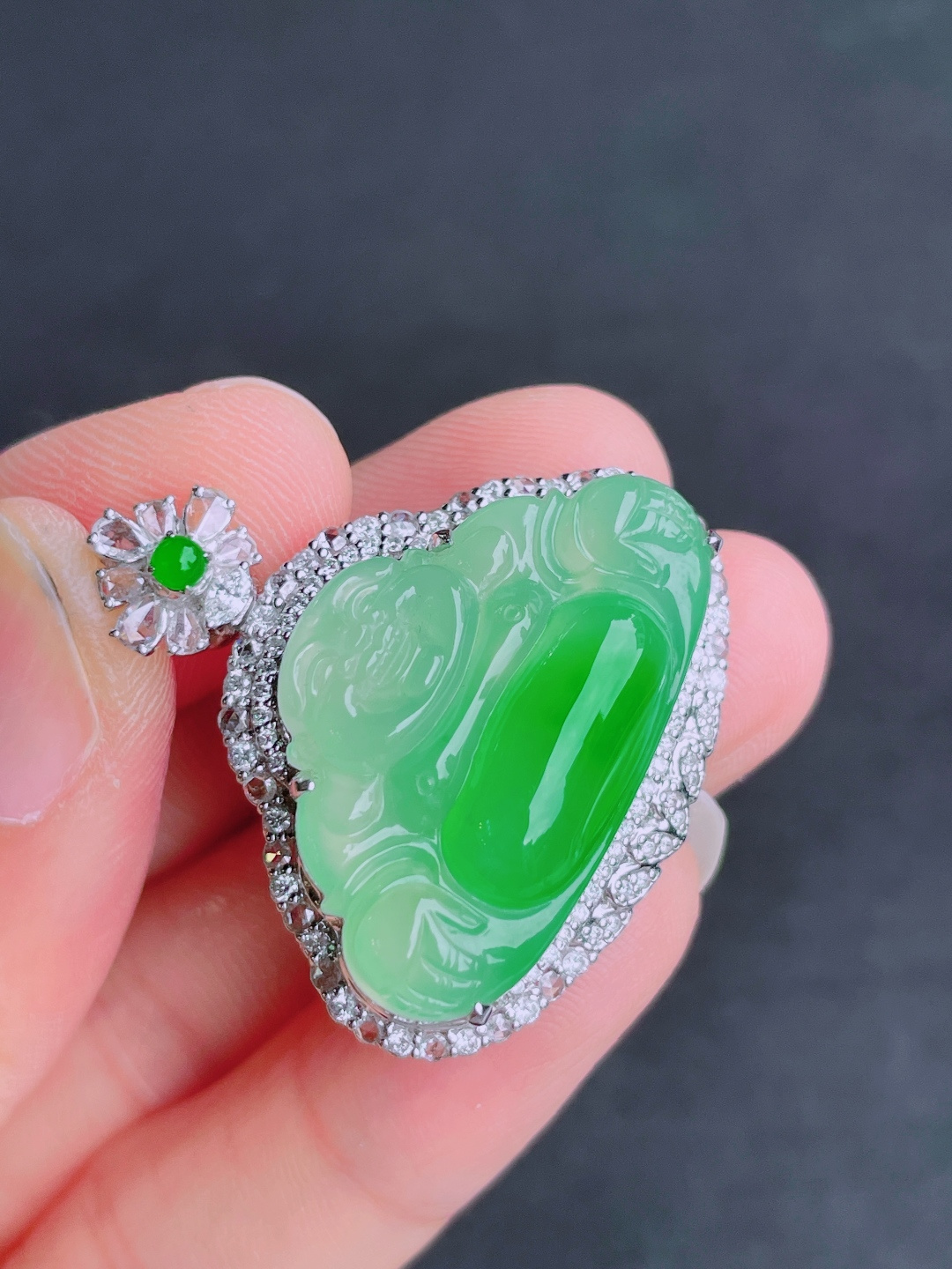 ️绿佛公吊坠，晶莹剔透，新颖时尚，无裂，19-30-5