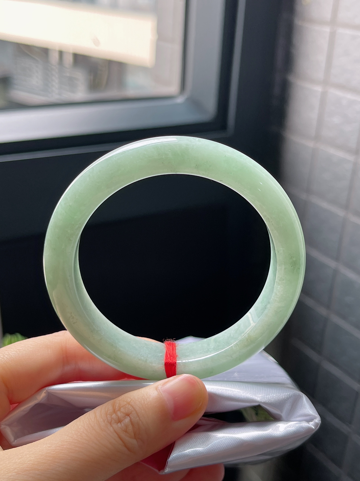 圈口56.5，糯化种晴绿翡翠正圈手镯