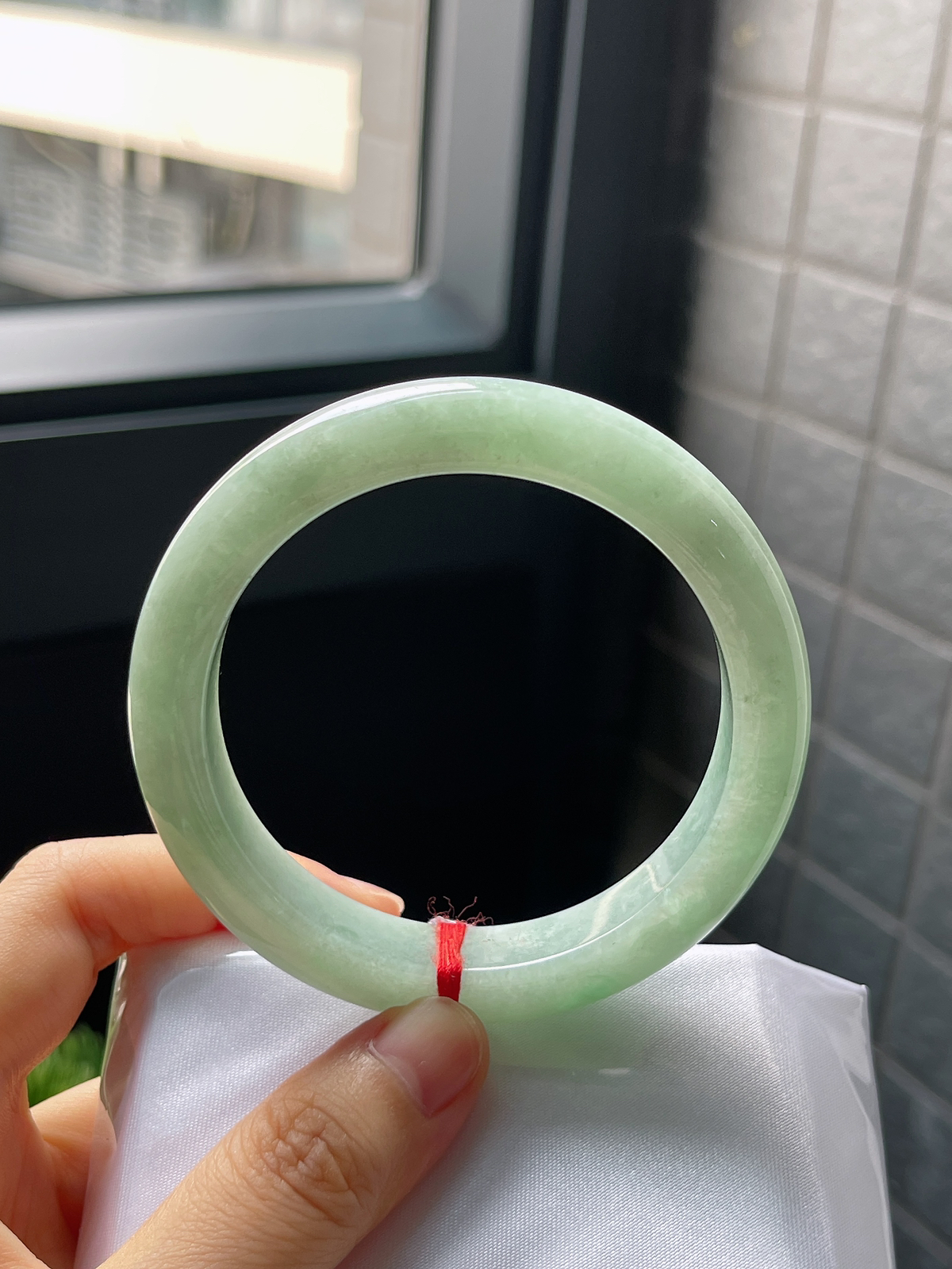 圈口56.5，糯化种晴绿翡翠正圈手镯