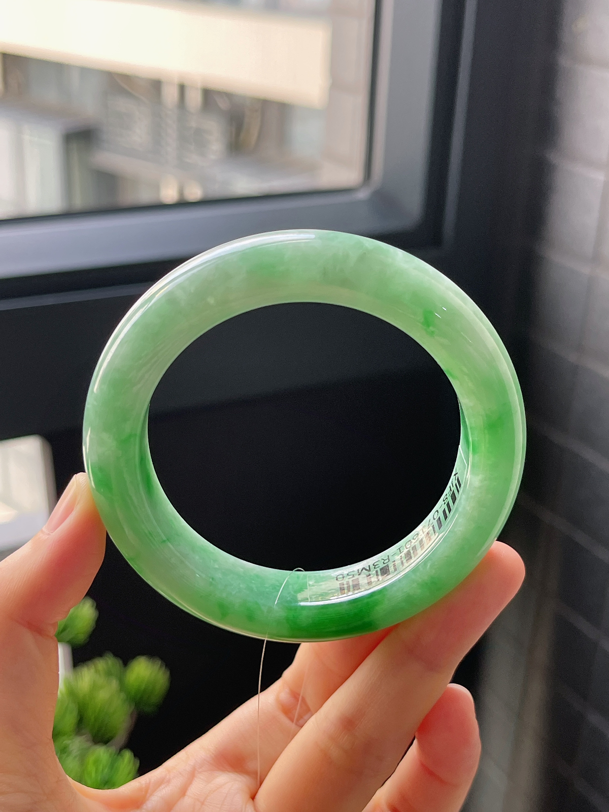 正圈54.2圈口，翡翠糯化种飘绿手镯