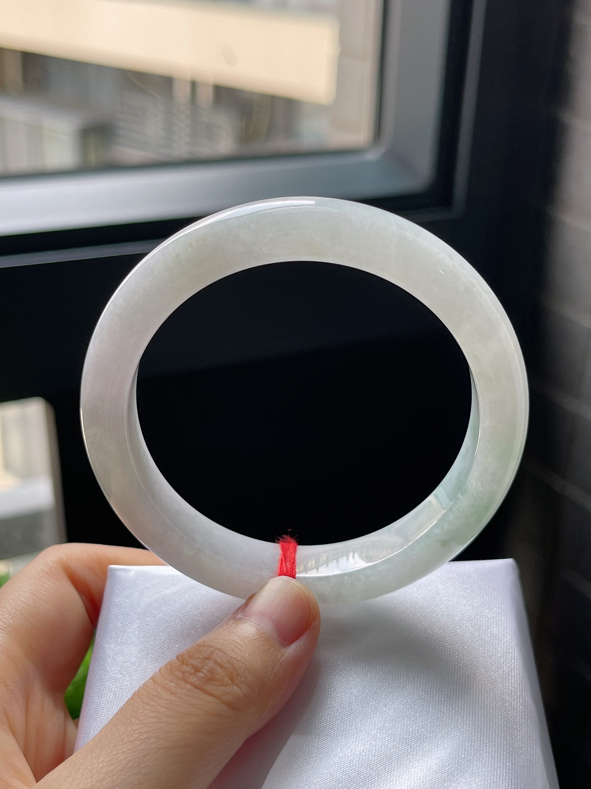 圈口56，冰糯种白底飘花翡翠正圈手镯