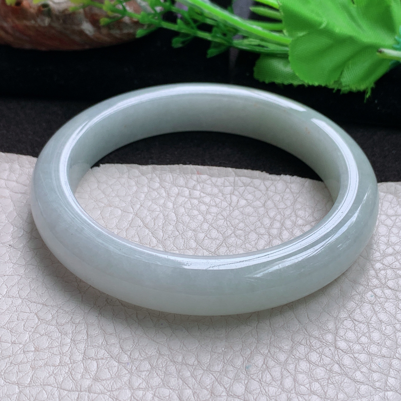 hh大圈口66*13*10平安镯 缅甸翡翠a货玉手镯 浅绿正圈胶感玉手环
