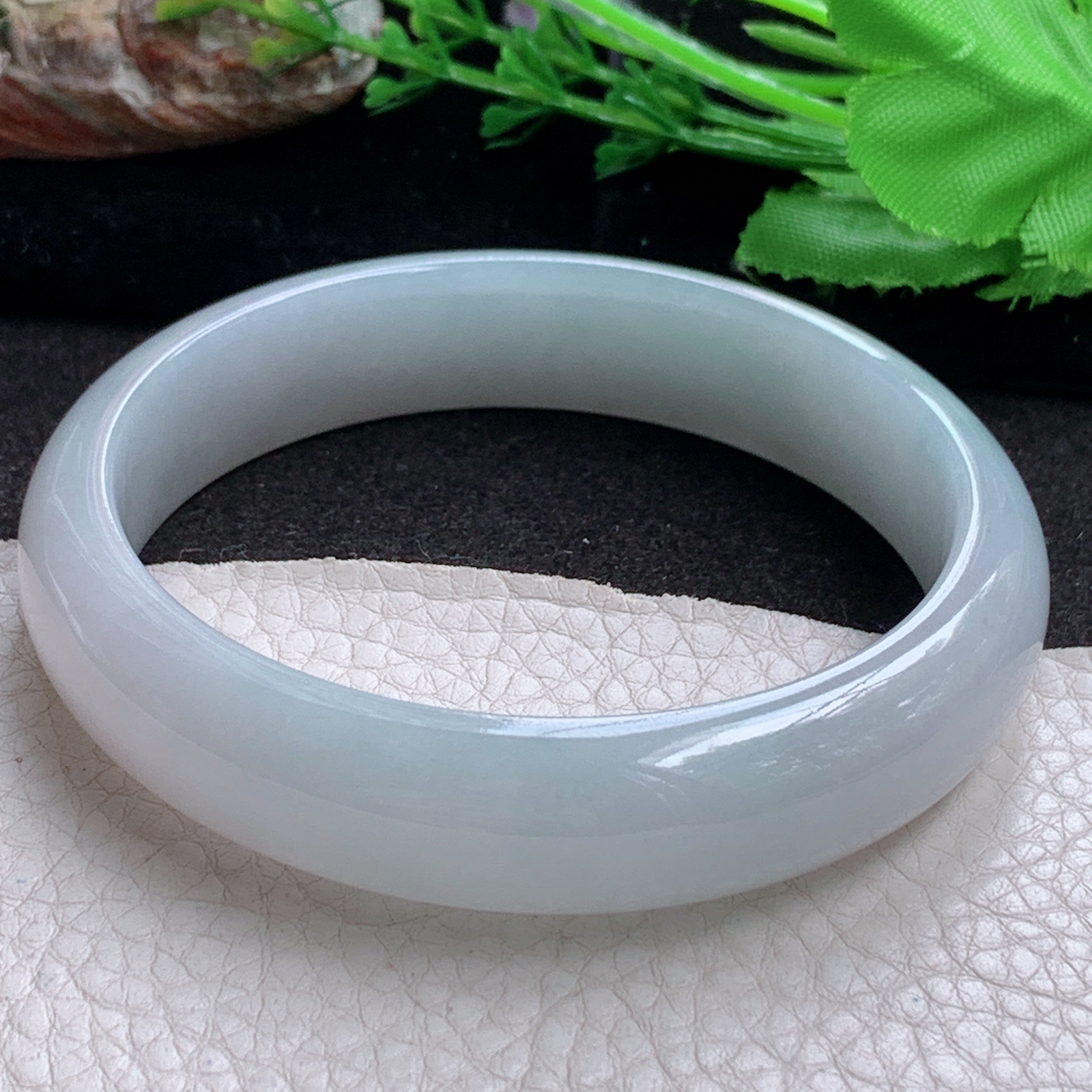 ll大圈口63*15*8.6轮胎镯 天然缅甸翡翠玉手镯 浅绿胶感正圈玉手环