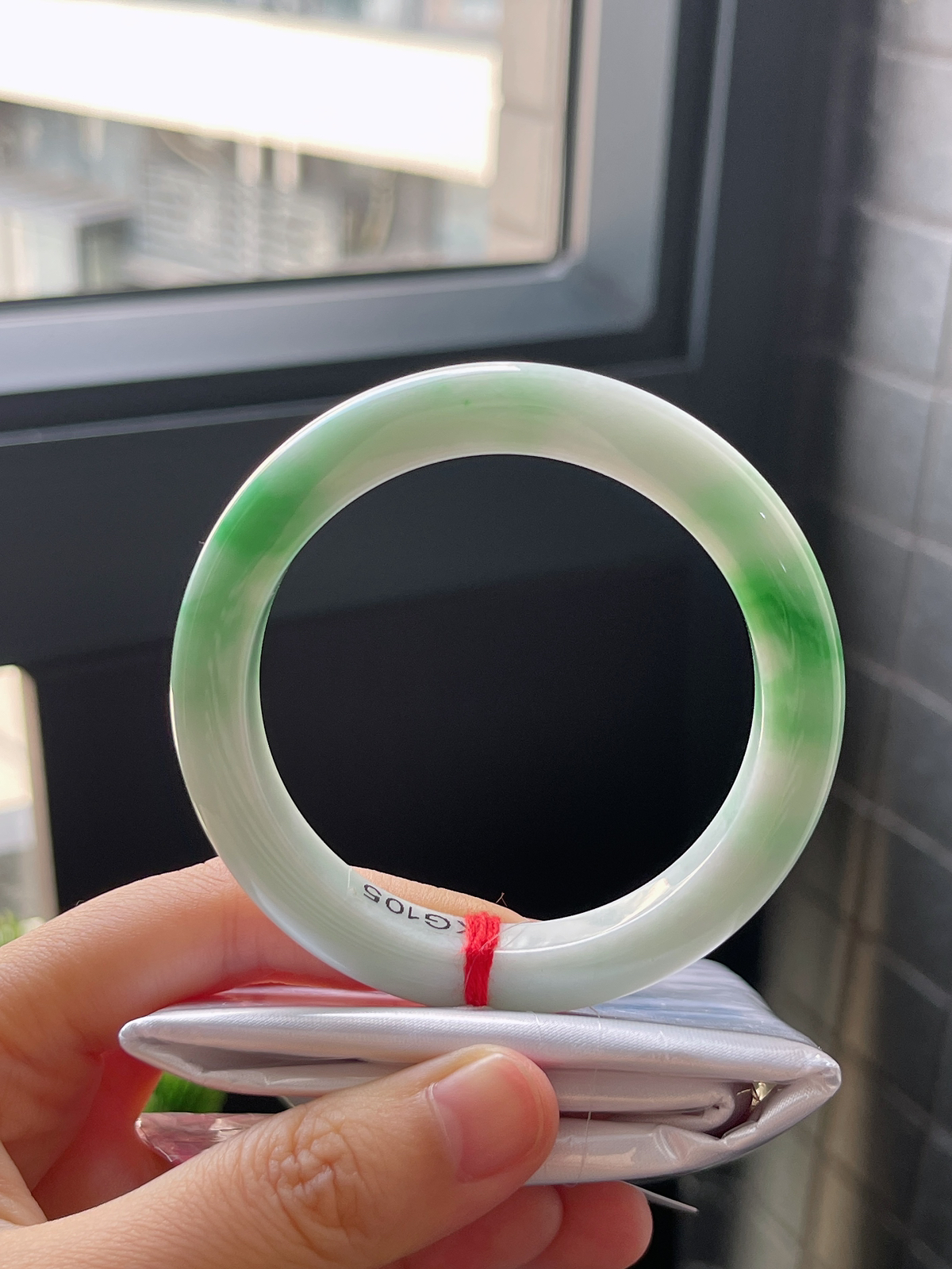 正圈54圈口，翡翠糯化种飘绿手镯