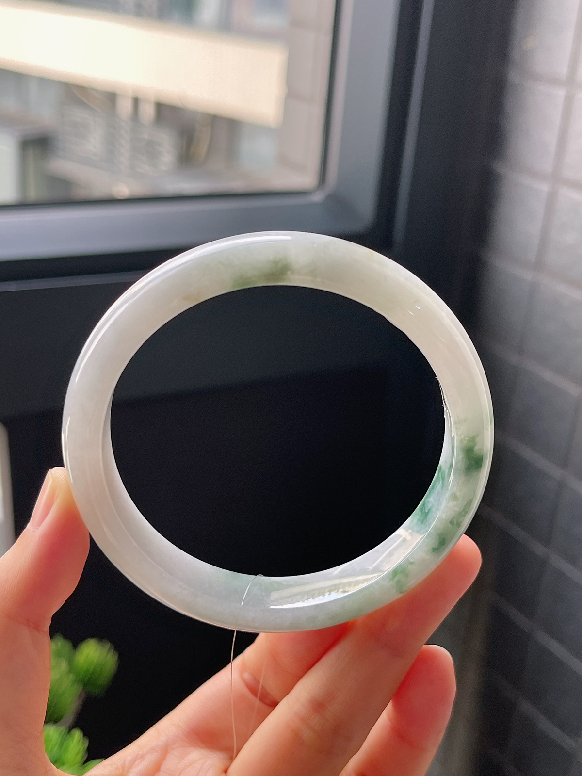正圈60.2圈口，翡翠糯化种飘绿手镯
