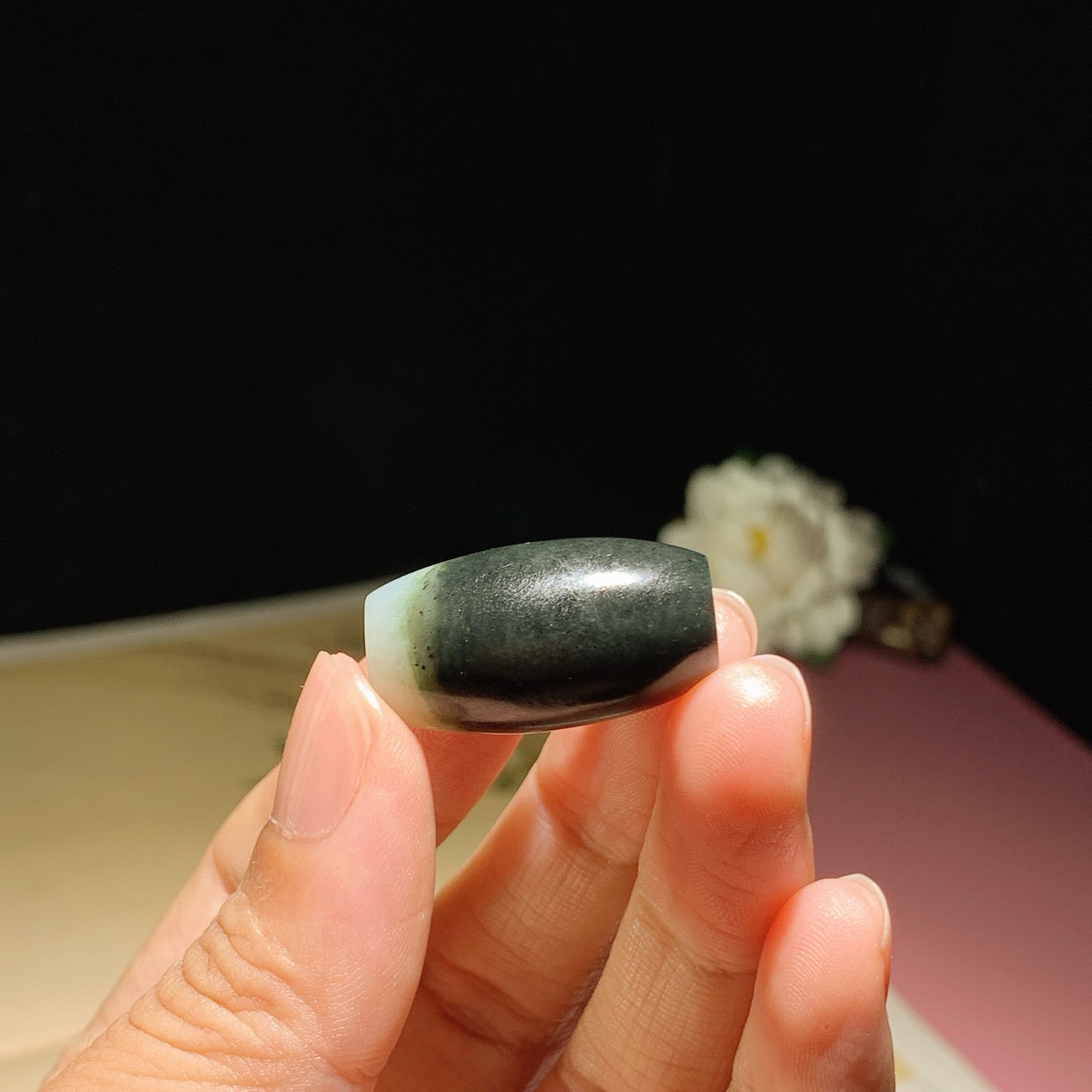 ￼ 和田玉白玉加蓝翠时来运转挂件 尺寸27/15重11.5克，玉质细腻油润 底色纯净 脂粉好，品质好！lt260720