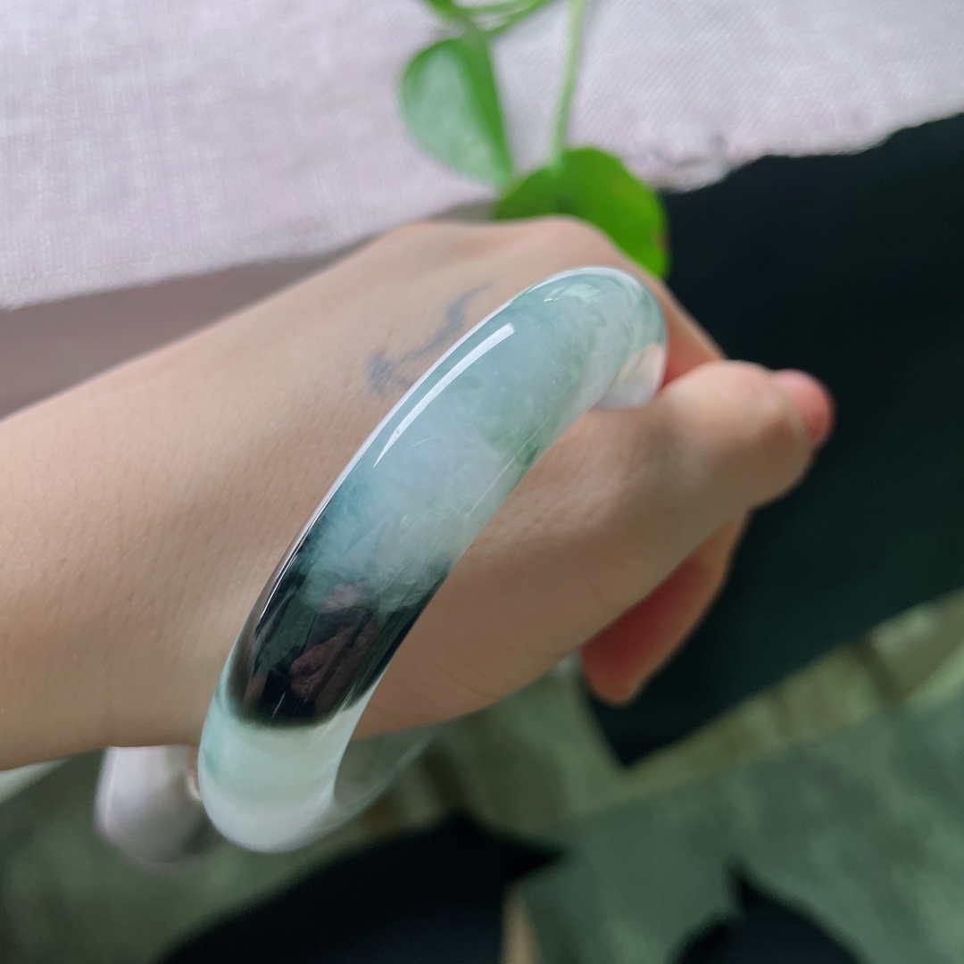 54.7/12.4/9.4，飘花正圈，耐看，水润，冰感好，贵气，耐看，一点皮纹，ss56440a