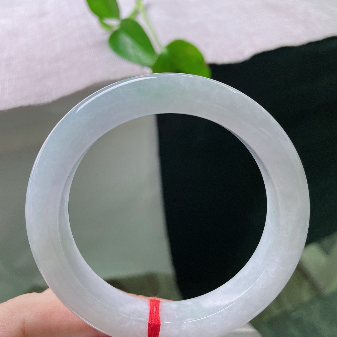 58.6/12.6/10，白月光正圈，一点皮纹，厚装正圈版型，条杆圆润饱满，端庄稳重很有质感。ss5