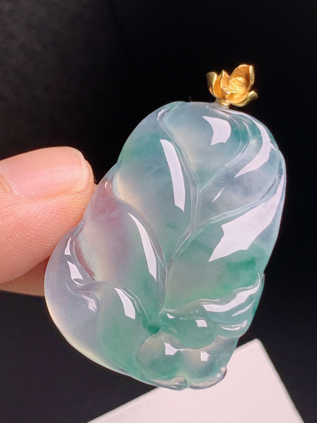 九尾狐吊坠，冰透起光花色灵动，版型饱满事业顺遂