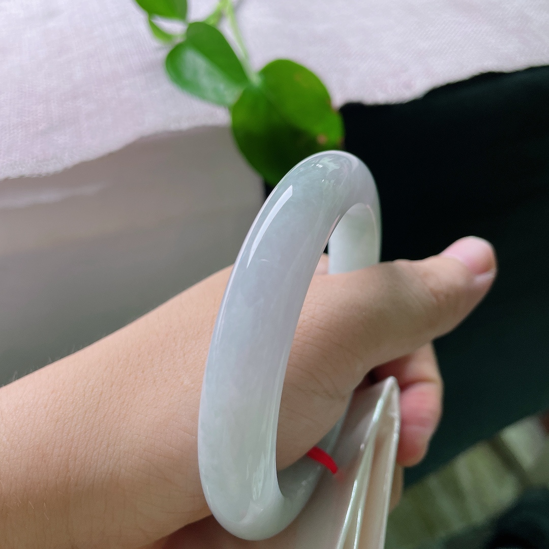 59.7/12.2/9.5，绿底正圈，无裂，浅浅一池清水色，清雅脱俗，简约耐看永不过时。ss56386a