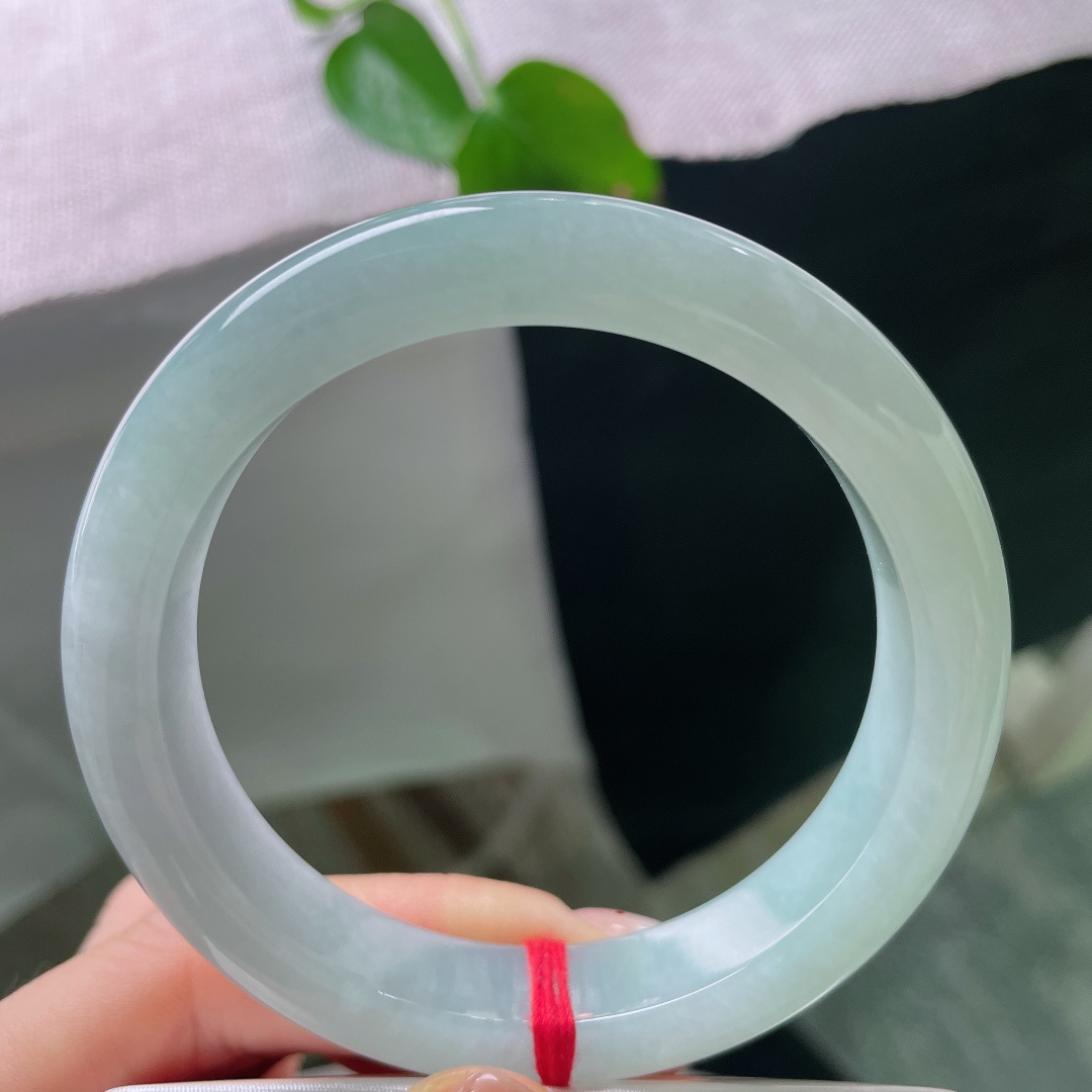 59.4/12.1/9.1，绿底正圈，无裂，淡雅的浅青色调清爽治愈，充满春日氛围感，温柔显肤色。ss
