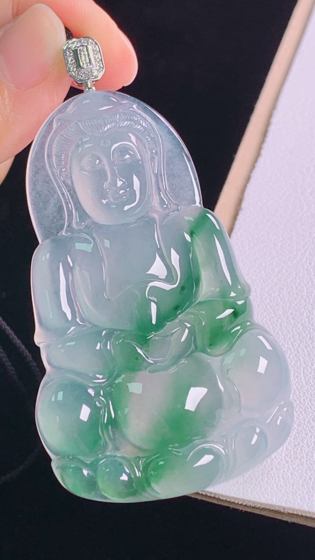 ️高品质 高冰飘花观音吊坠，18K真金真钻 花色灵动，水润清爽，无裂 尺寸:71.3-62.9-3