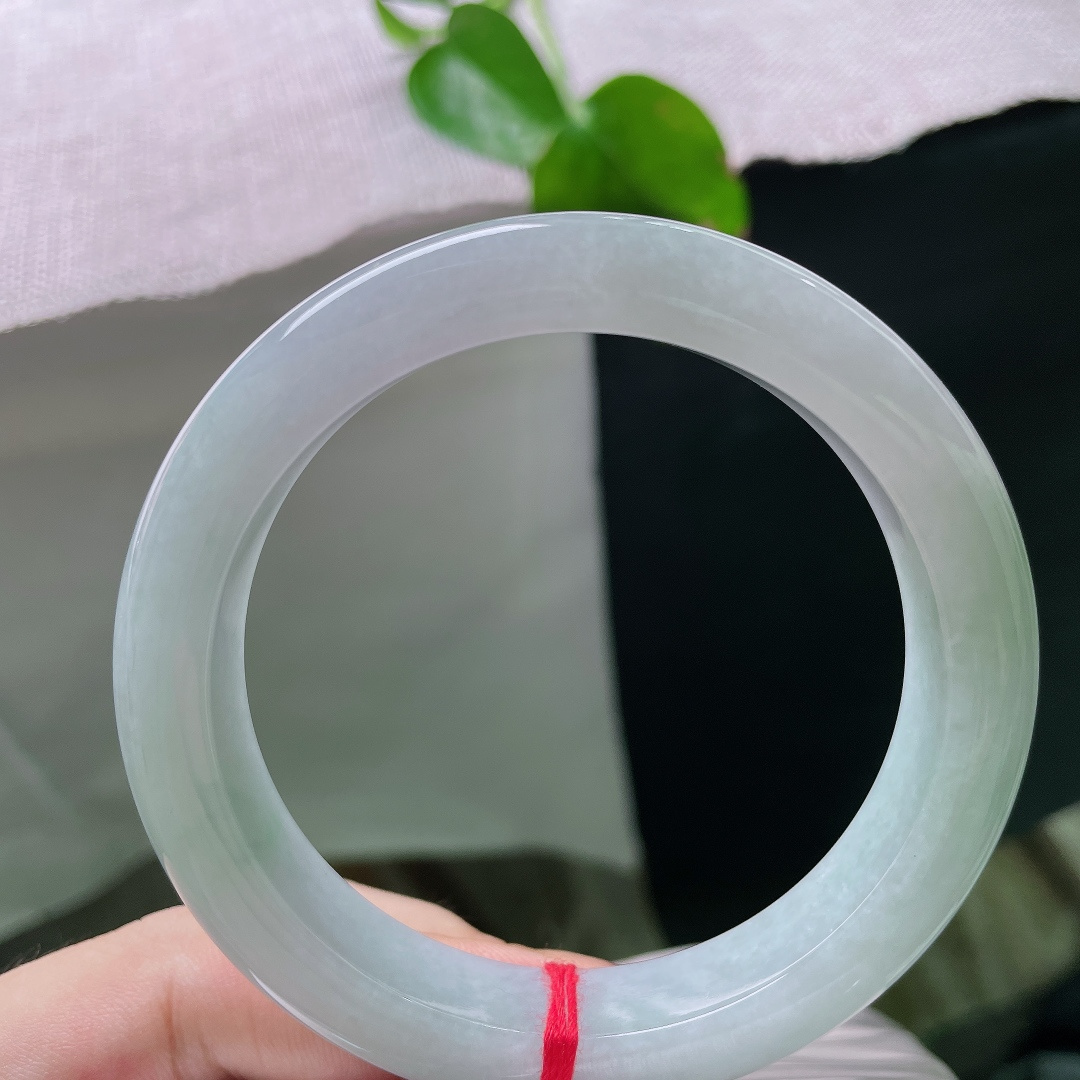 59.7/12.2/9.5，绿底正圈，无裂，浅浅一池清水色，清雅脱俗，简约耐看永不过时。ss56386a
