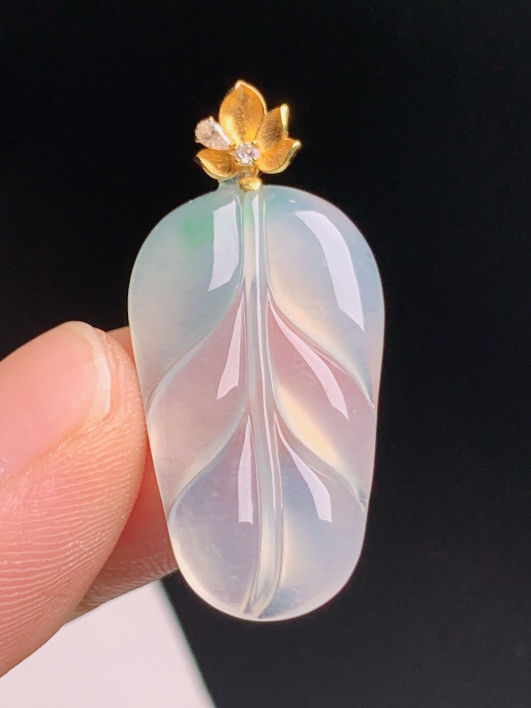 ️ 飘绿树叶吊坠，种老起胶通透莹润，叶片线条灵动大气，18K金莲花镶头精致百搭 裸石26.9-15