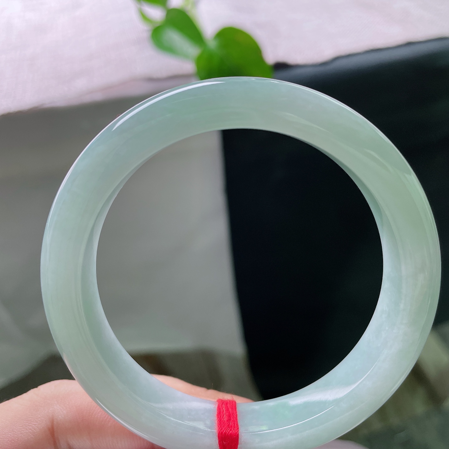 58/12.1/8.8，绿底正圈，无裂，条杆圆润饱满，器型周正端庄，大气耐看。ss56404a