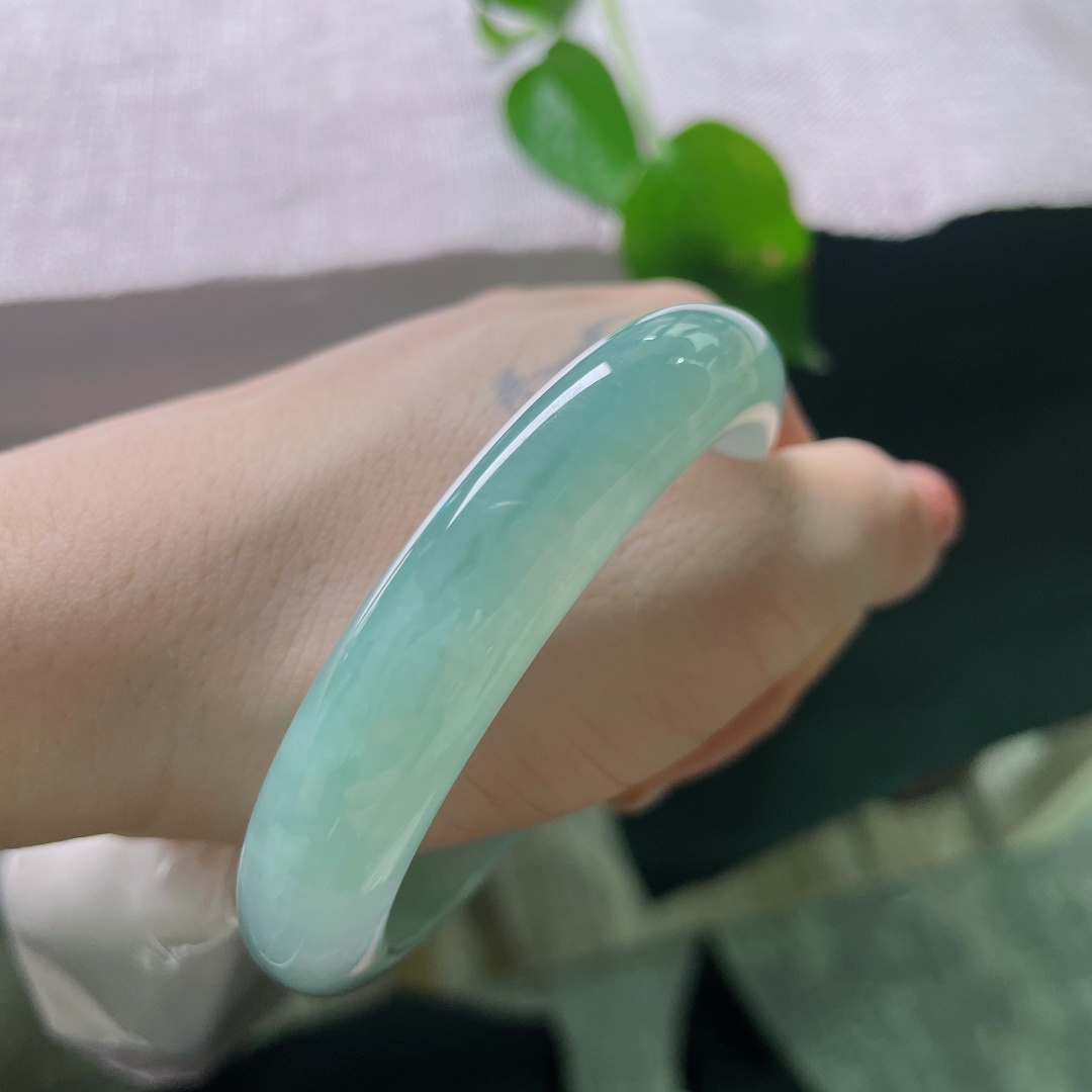 56.8/12/8.1，蓝底正圈，无裂，种老细腻，莹光内敛，水光潋滟，贵气温润尽显华贵珠光，ss56196a