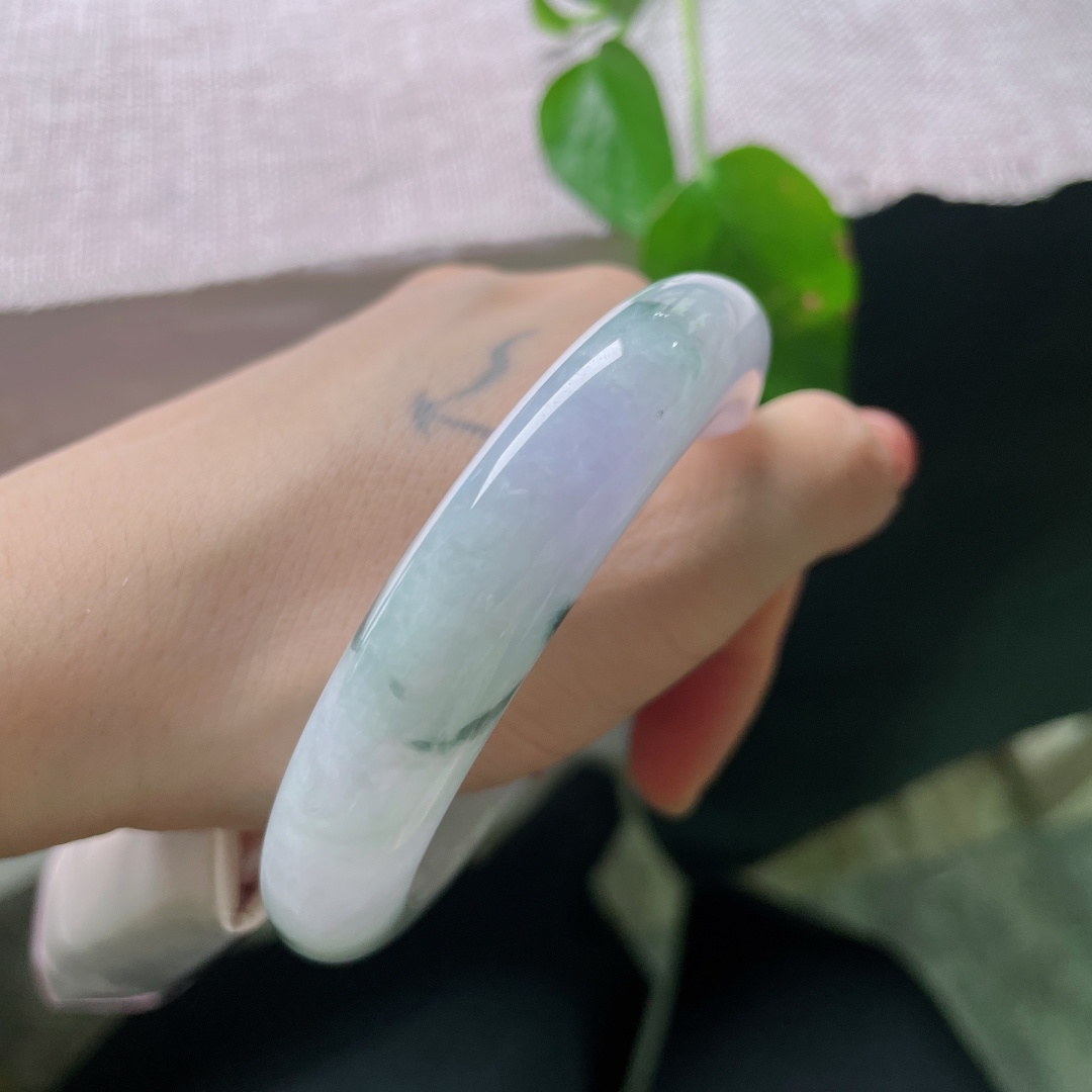 58.7/12.7/10，正圈，天然紫玉藏祥瑞，一抹淡紫落腕间，古韵悠然，耐看绵长，一点皮纹，ss56425a