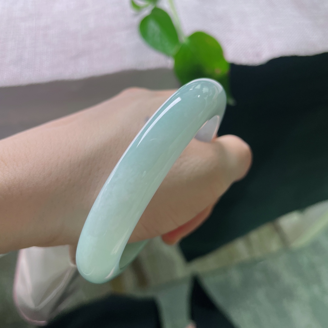 59.4/12.1/9.1，绿底正圈，无裂，淡雅的浅青色调清爽治愈，充满春日氛围感，温柔显肤色。ss56400a
