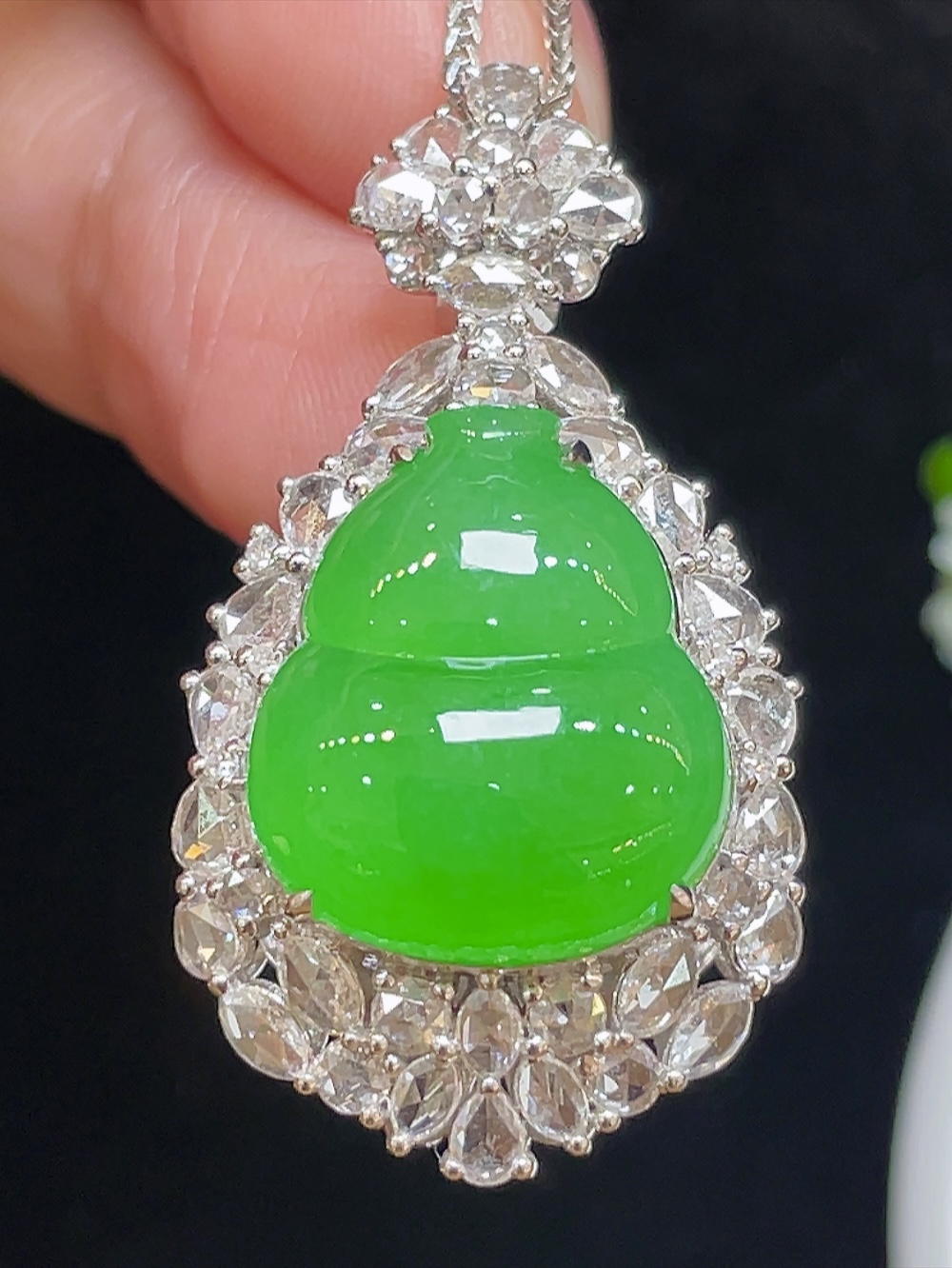 ️【高冰正阳绿，葫芦】大件饱满，通透水润，玉质细腻，翠色鲜艳，18k金奢华钻石镶嵌️，16.3-14.2-5.3