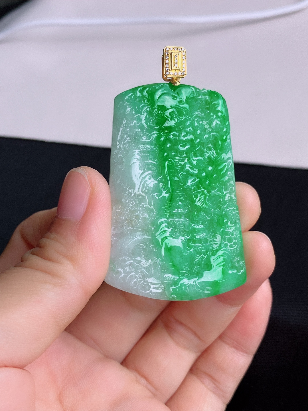 翠绿山水牌，意境美，尺寸63.6/54.6/36/6/自然光实拍