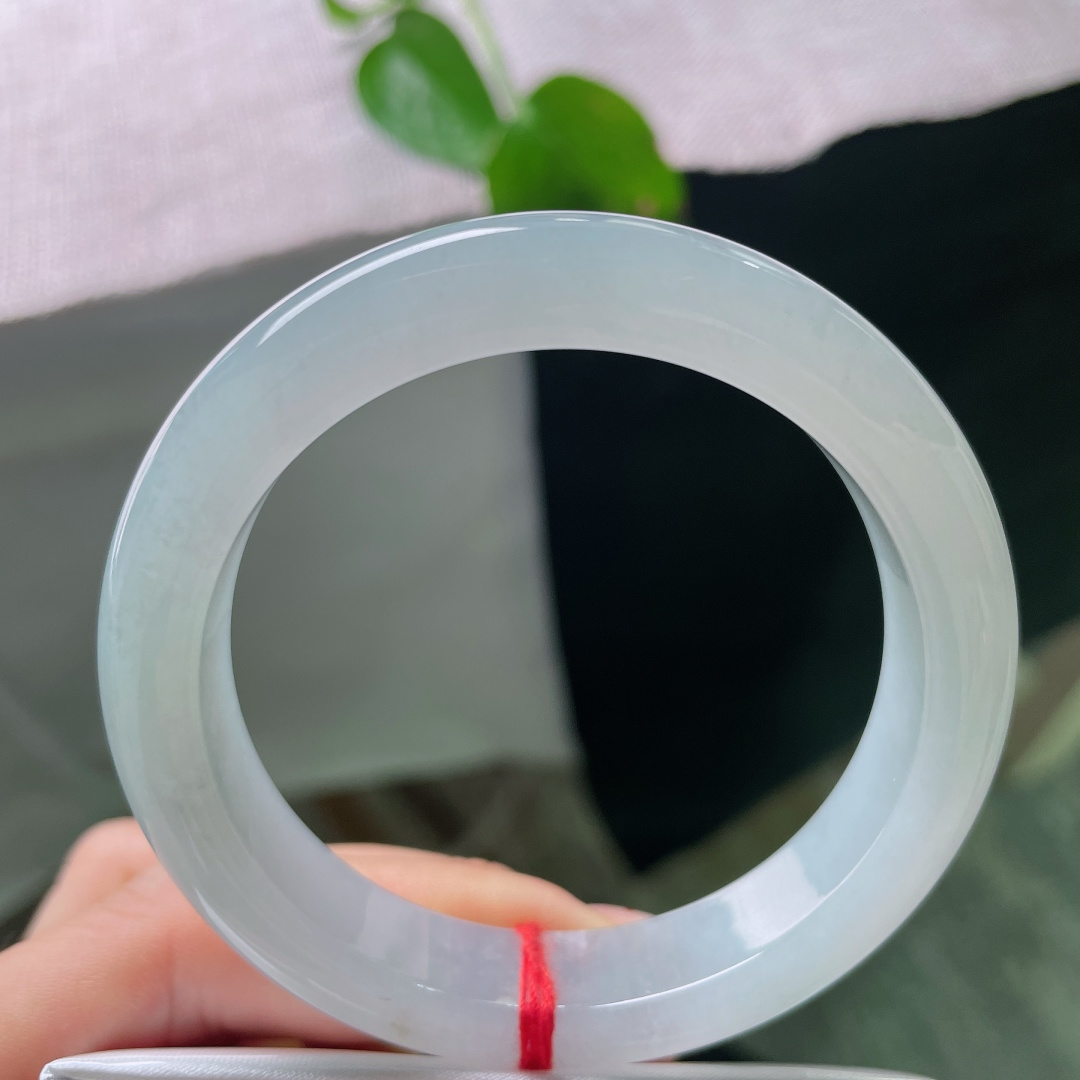 54/11.8/8.7，冰底正圈，晶体质感干净柔和，少量细微天然棉点，天然韵味十足，质感低调内敛。ss56317a