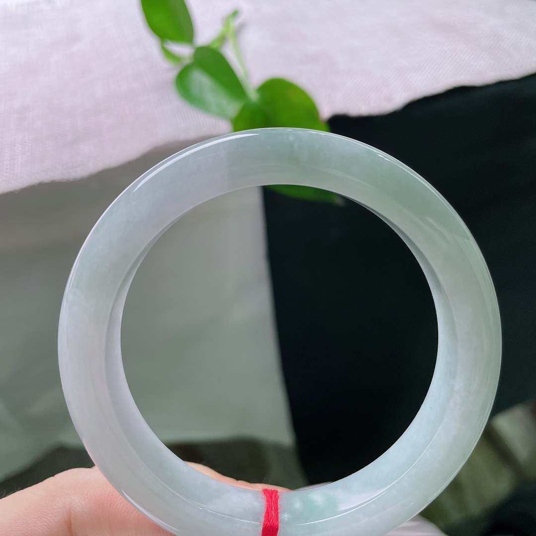 59.7/12.2/9.5，绿底正圈，无裂，浅浅一池清水色，清雅脱俗，简约耐看永不过时。ss5638