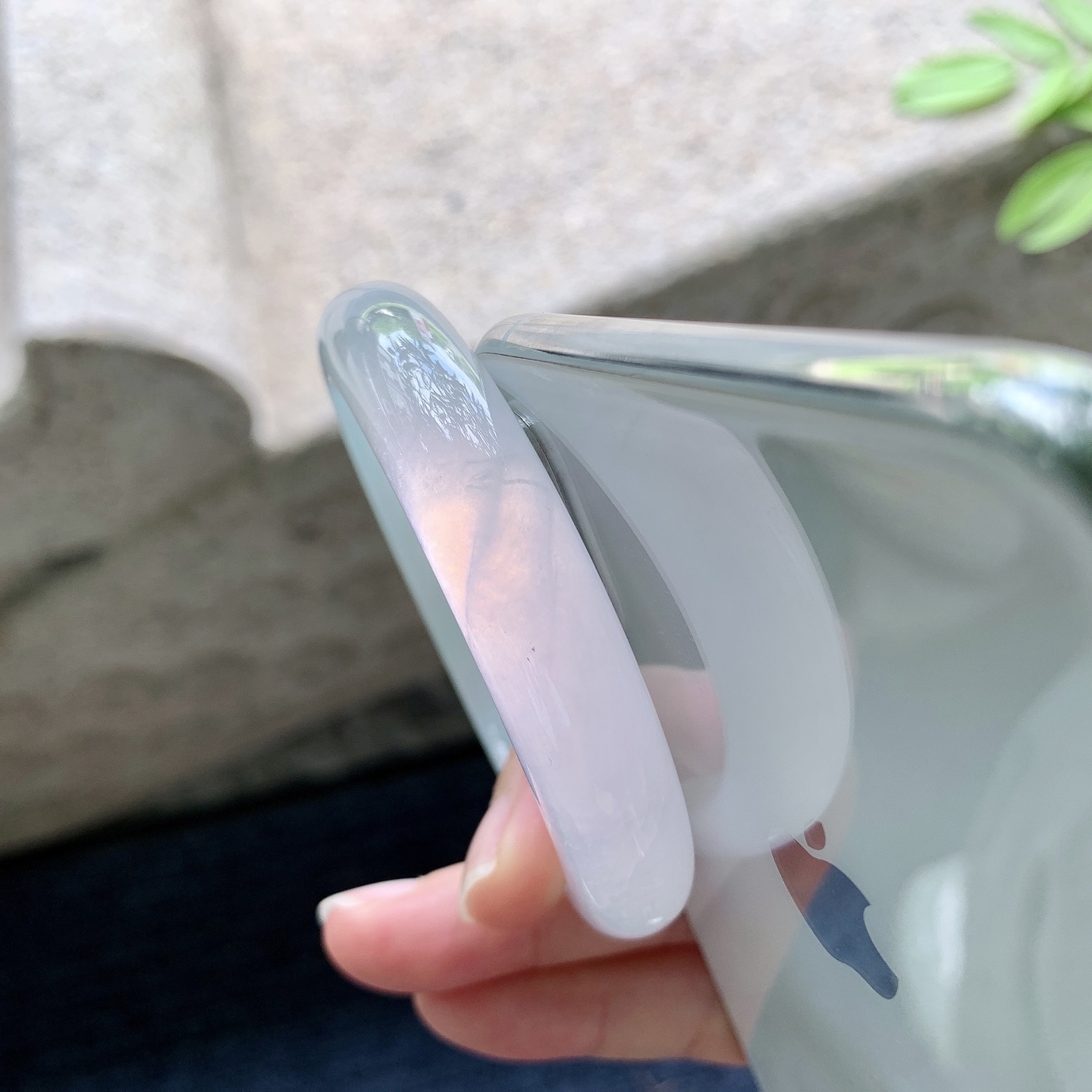 正圈53 54【圈口】54.6/11.7/8【编码】B2072310【描述】冰糯淡春彩，水润，种老，细腻，打灯有纹线
