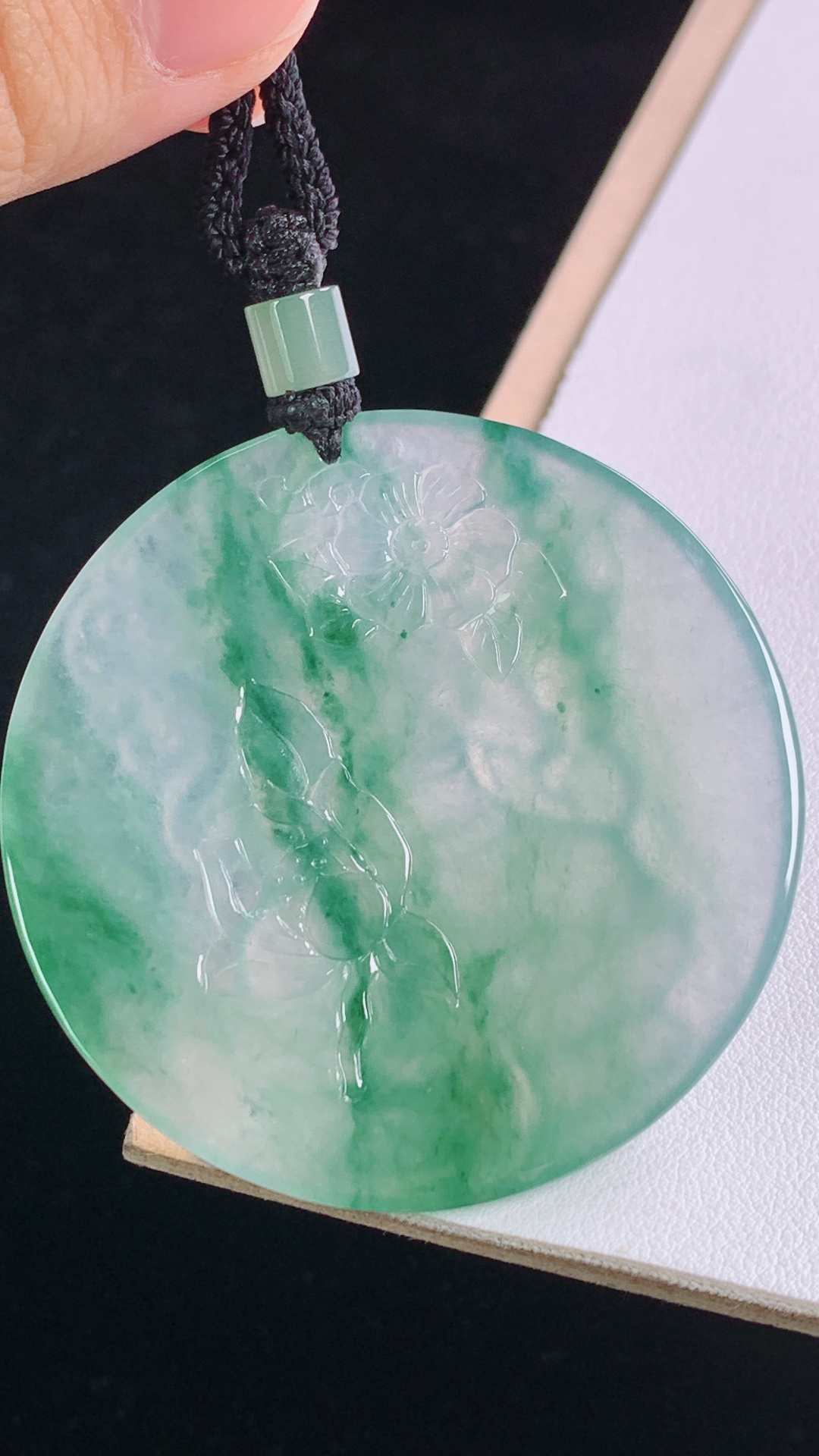 冰飘花虚空藏菩萨 花色灵动，清爽水润，无裂 尺寸:51.3-6.0mm 20
