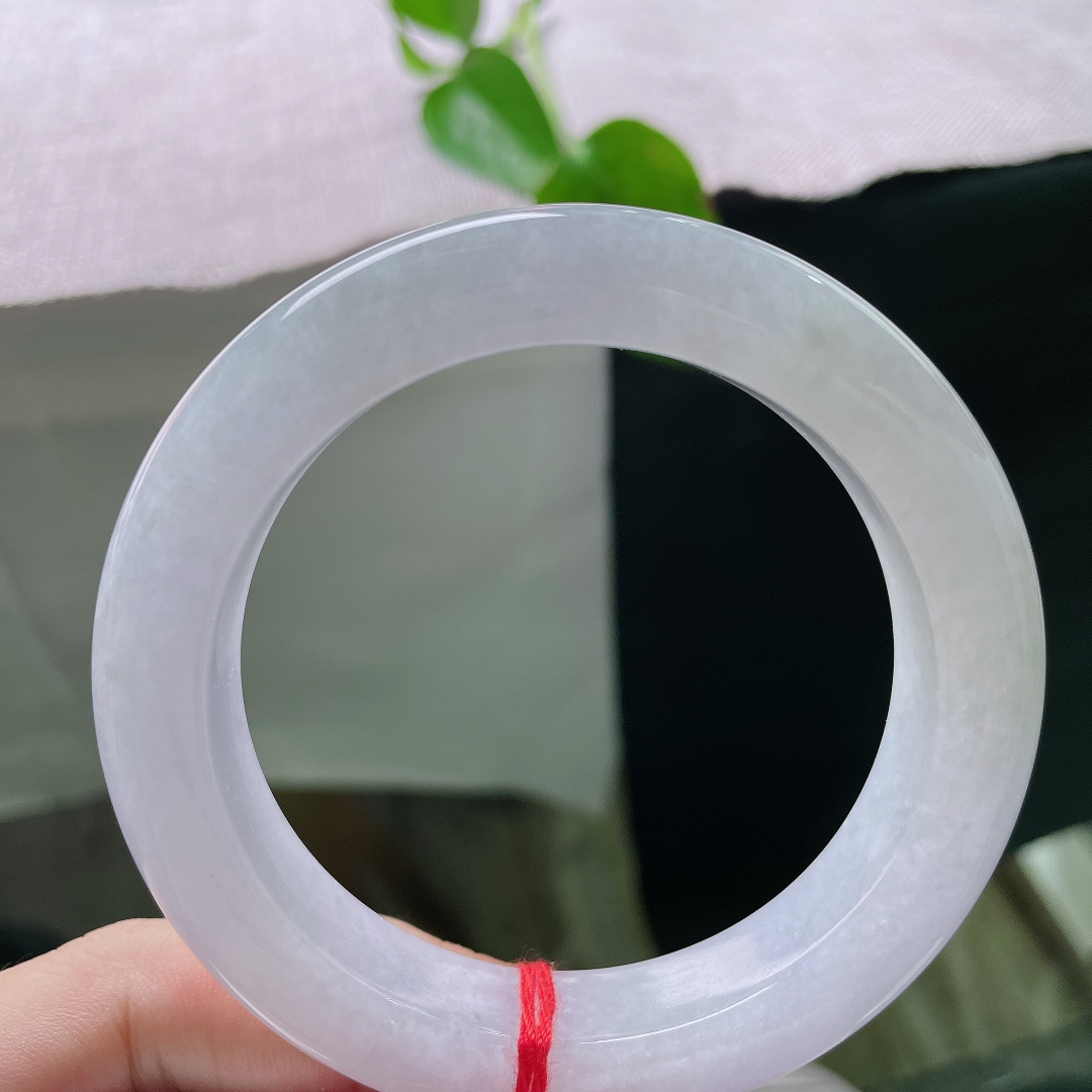 白月光正圈，晶体感，素雅简约不张扬，日常穿搭随意搭配，低调有品位。ss56423a