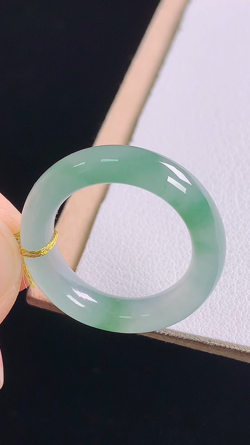 冰飘花指环，无裂，尺寸:圈口14/17.2-5.5-3.8mm 18