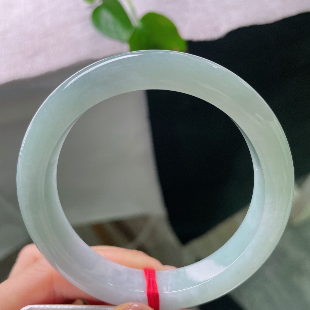 59.4/12.1/9.1，绿底正圈，无裂，淡雅的浅青色调清爽治愈，充满春日氛围感，温柔显肤色。ss56400a