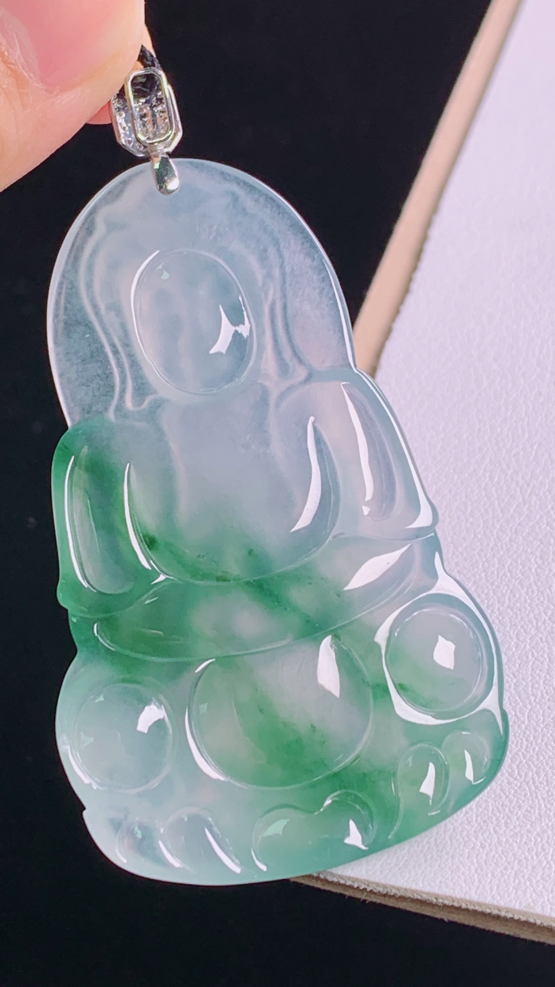 ️高品质 高冰飘花观音吊坠，18K真金真钻 花色灵动，水润清爽，无裂 尺寸:71.3-62.9-38.9-5.7mm 18