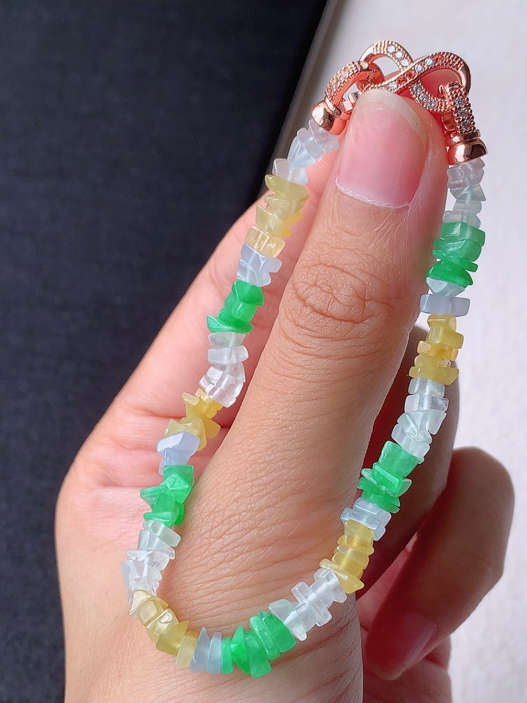 多彩手串 色泽鲜甜，底子水润，佩戴简单大方，4.7-3.7-2.1