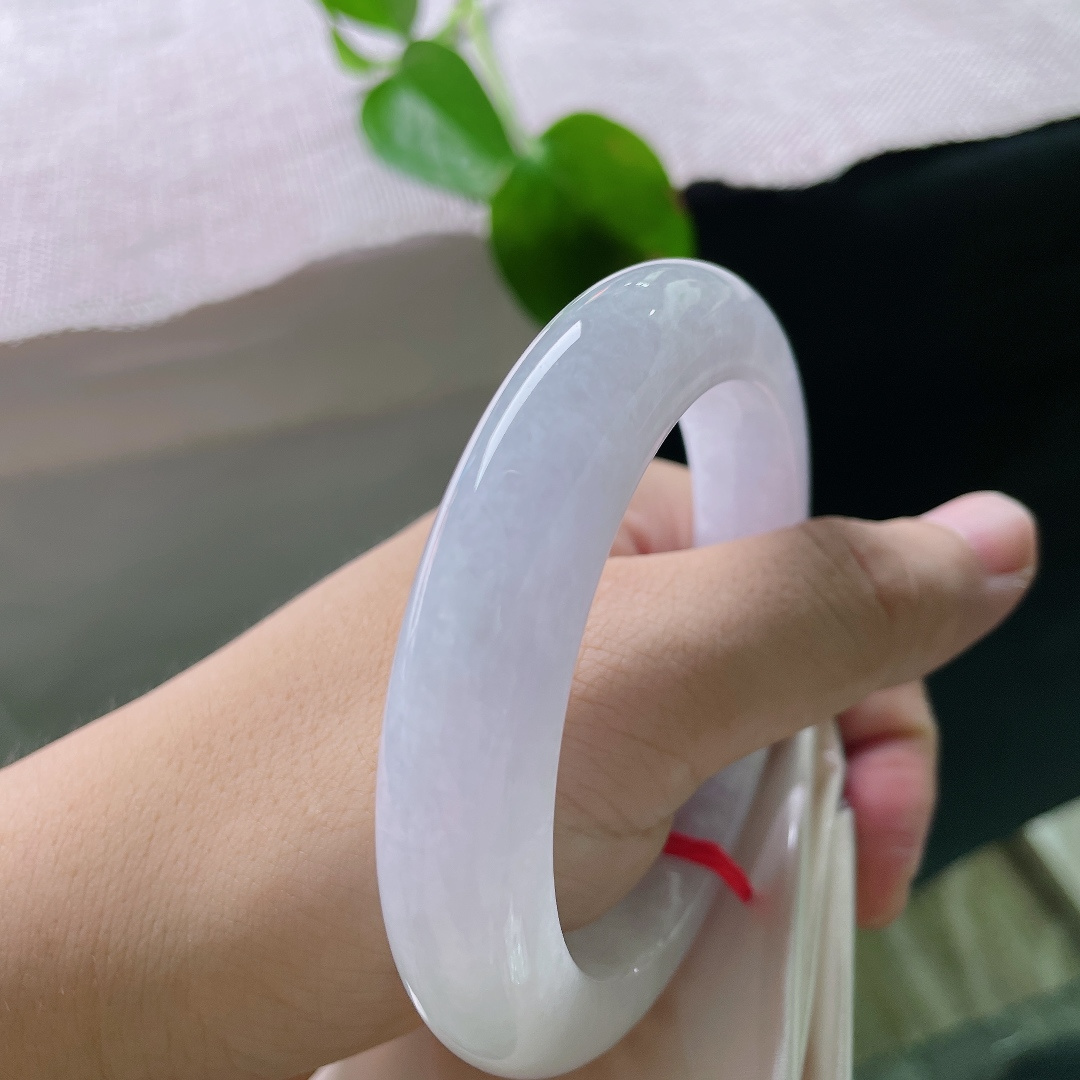 白月光正圈，晶体感，素雅简约不张扬，日常穿搭随意搭配，低调有品位。ss56423a