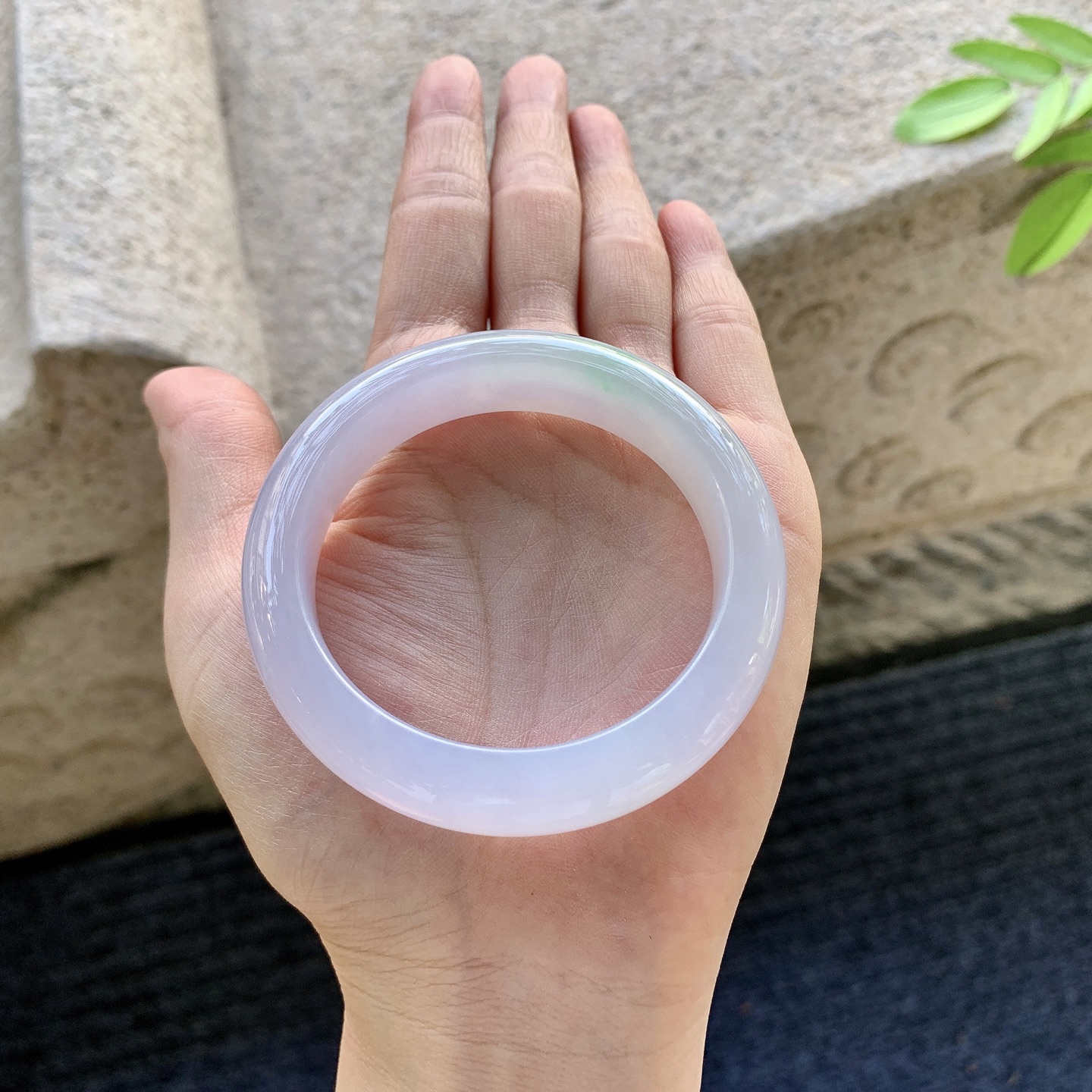 正圈 51 51 圈口 51.6/12.7/8.8 编码 BA0722100 描述 糯冰椿彩，水润，种老，细腻，打灯有絮线