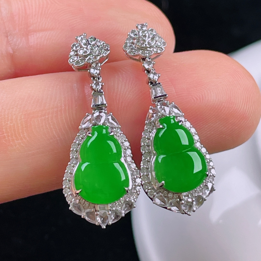 ️阳绿耳坠，老种起光，细底通透，尺寸：28.2/10.8/6裸石10.5/7.9/2.6mm0723