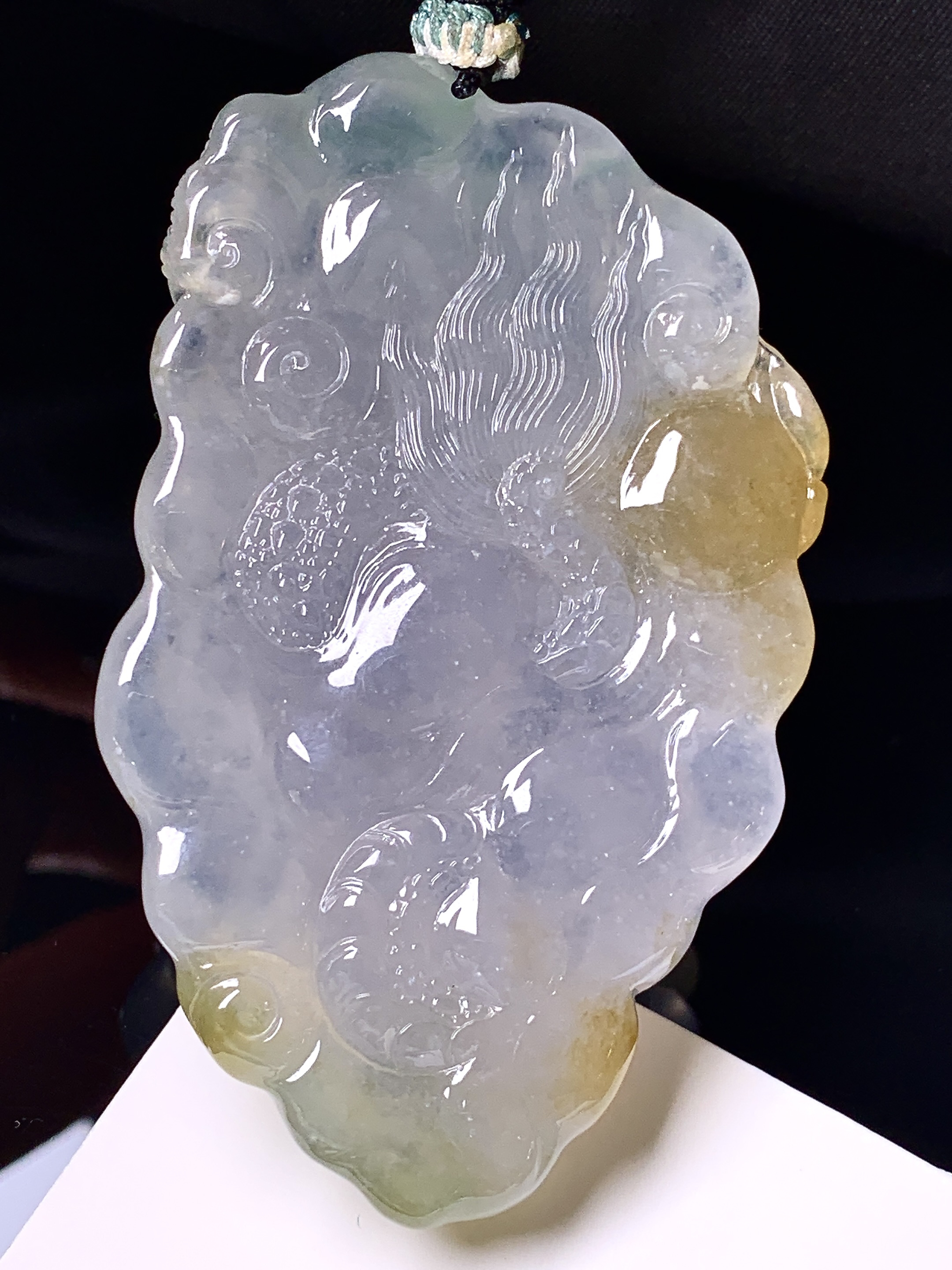 飘黄翡龙牌吊坠 玉质细腻 色泽艳丽清新 水润亮眼 整体尺寸68.6*40.8*13.6 a5