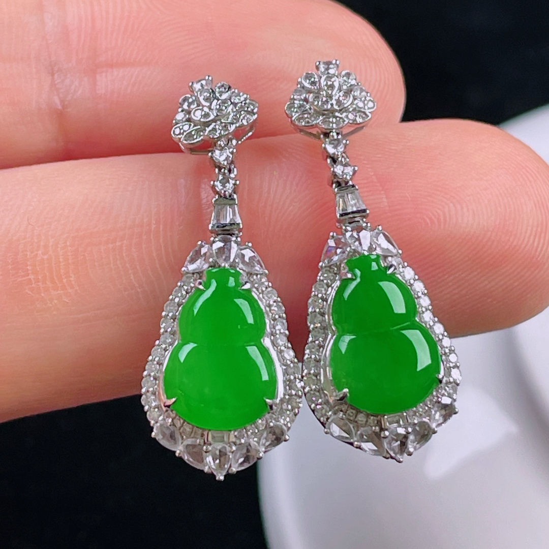 ️阳绿耳坠，老种起光，细底通透，尺寸：28.2/10.8/6裸石10.5/7.9/2.6mm072