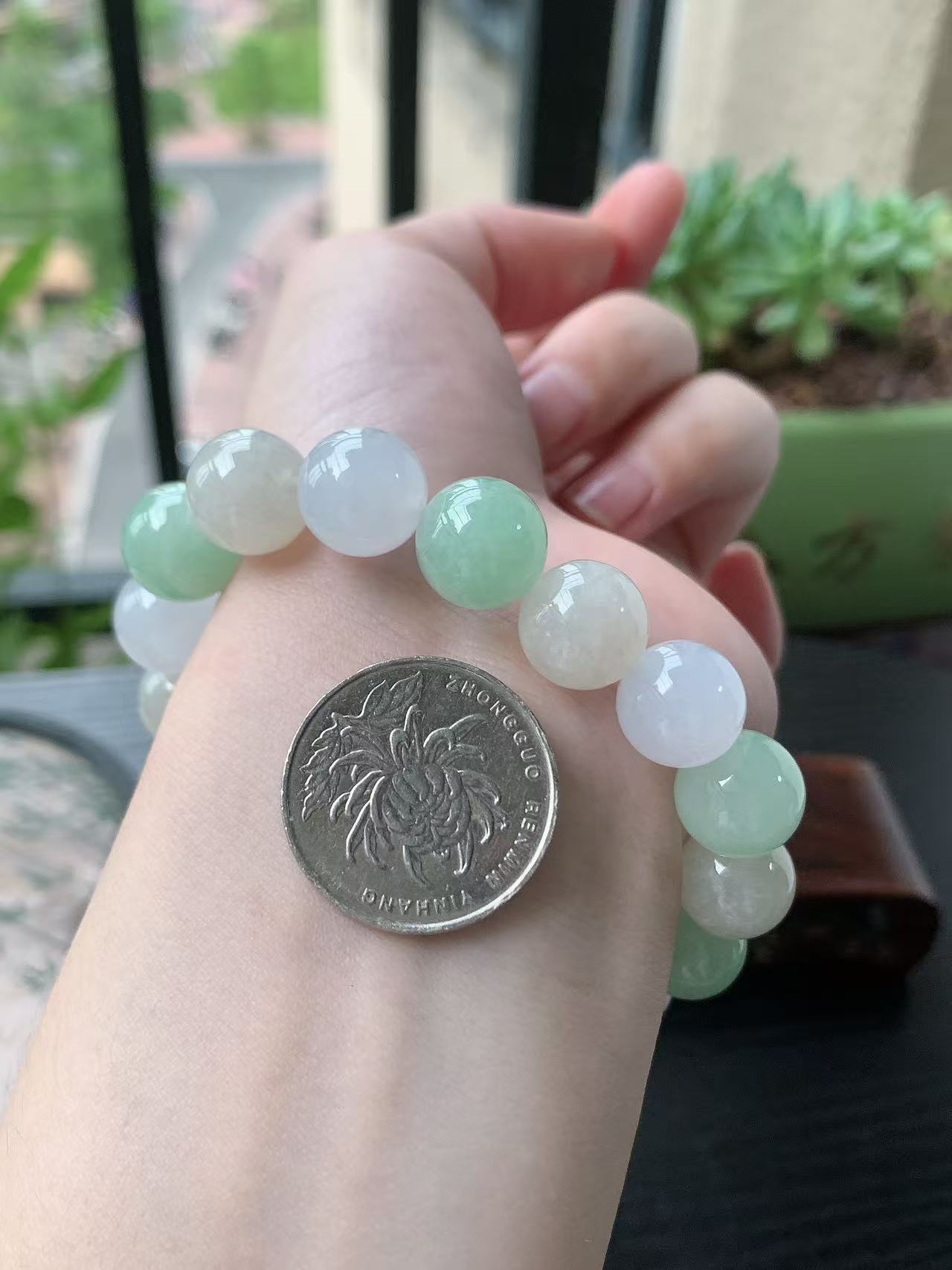 老坑冰种胶感三彩圆珠手串 裸石尺寸:12.2mm