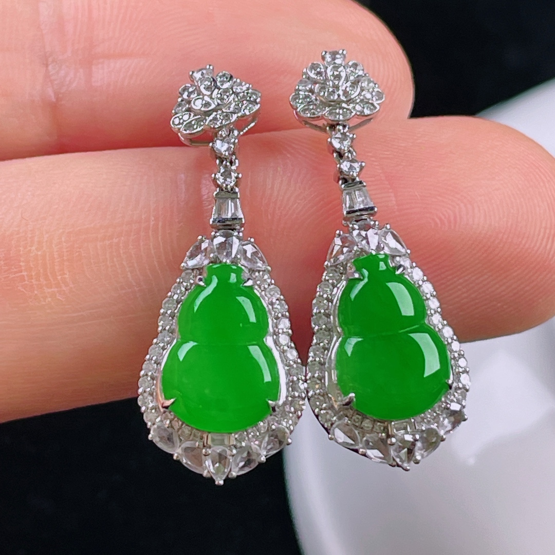 ️阳绿耳坠，老种起光，细底通透，尺寸：28.2/10.8/6裸石10.5/7.9/2.6mm0723