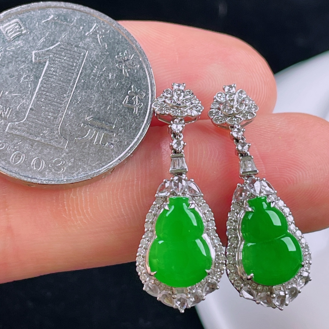 ️阳绿耳坠，老种起光，细底通透，尺寸：28.2/10.8/6裸石10.5/7.9/2.6mm0723