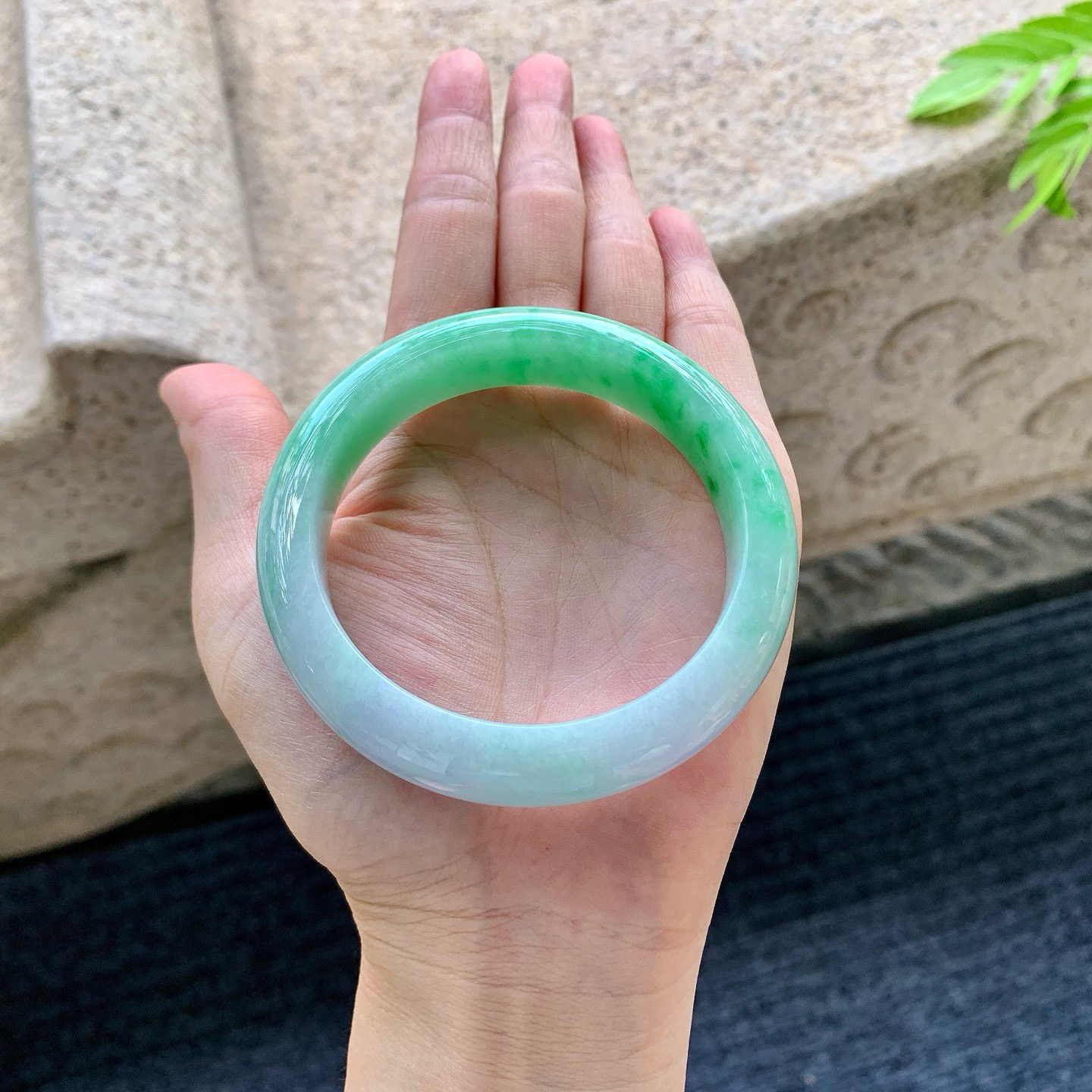 57圈口阳绿正圈手镯