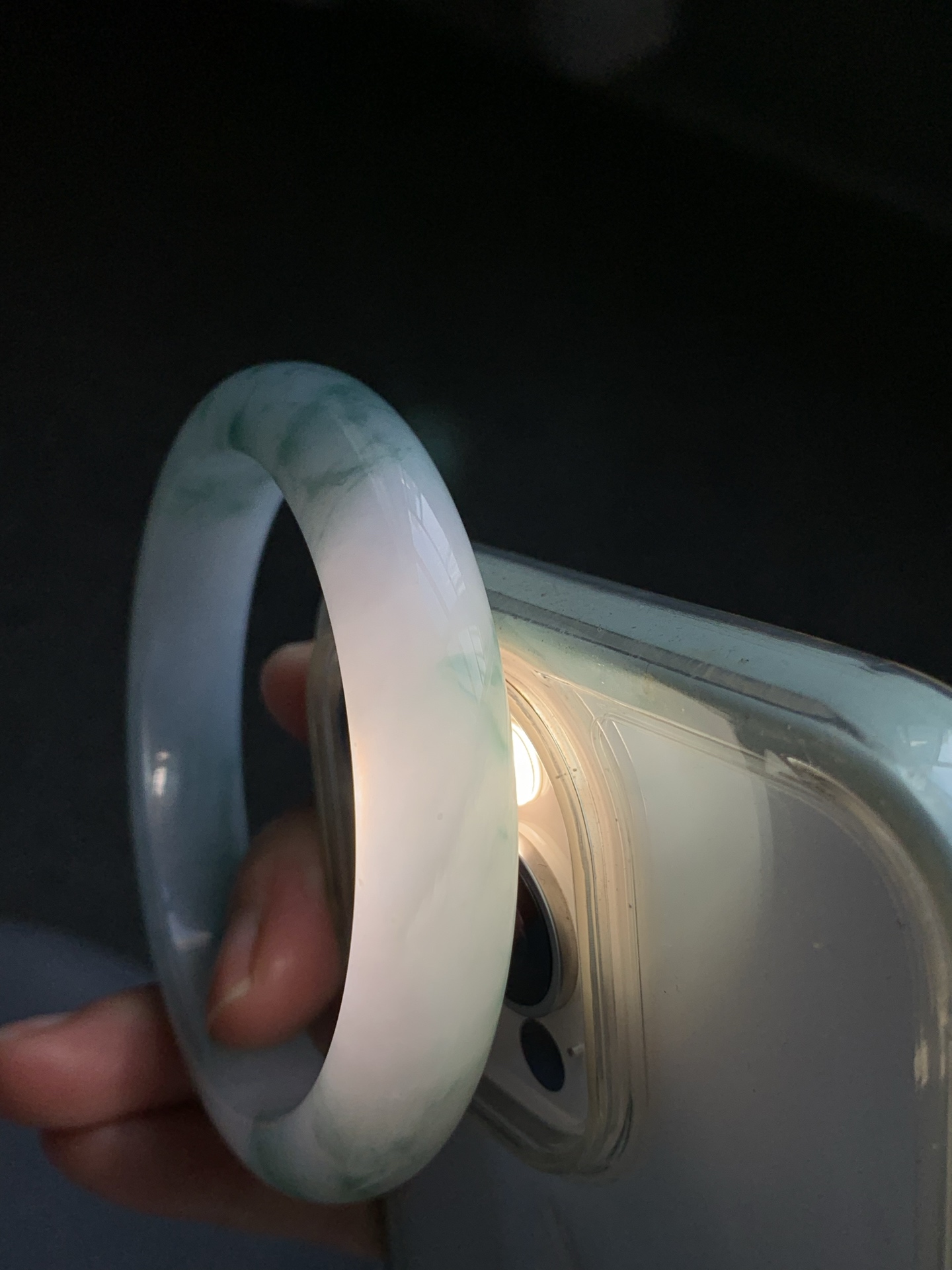 正圈57 58【圈口】58.6/12/8.2【编码】FL072330【描述】细糯飘花，水润，种老，细腻，打灯有棉线