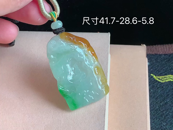黄加绿原石 无裂 尺寸，41.7-28.6-5.8