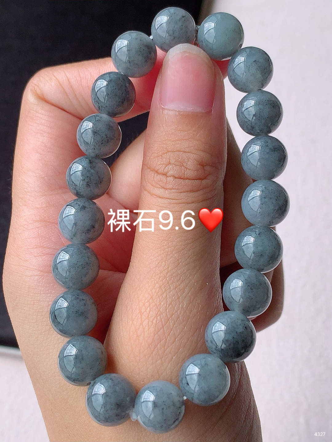 乌鸡圆珠手串，底子细腻，佩戴简单大方，9.6