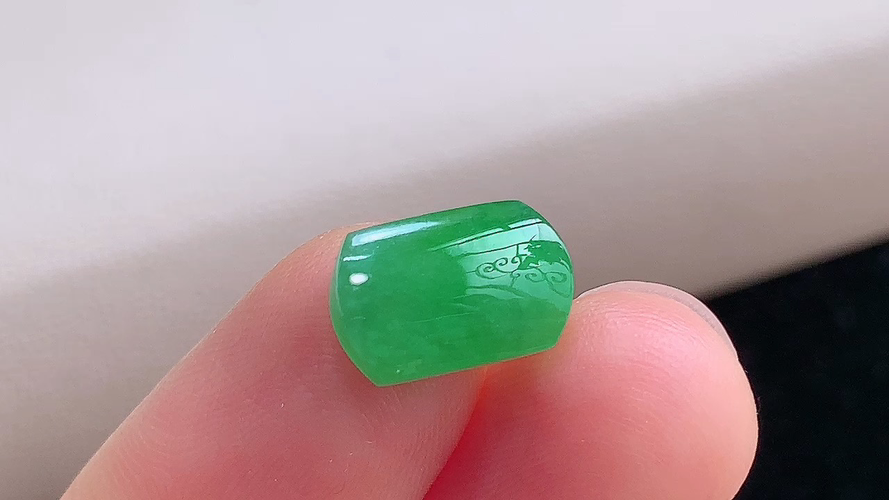 ️ 马鞍戒面，无裂，尺寸11.7-7.5-3.0mm，包A附证书
