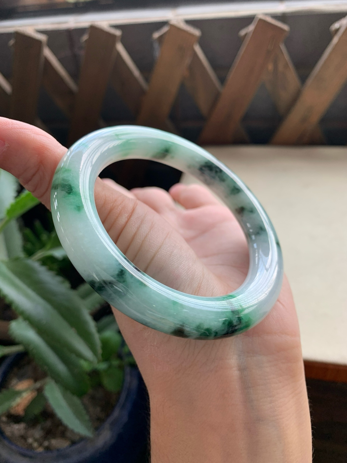 57圈口飘花圆条手镯